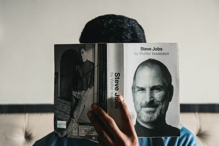 Perdeyi Aralamak: Steve Jobs'un Sunum Sırları